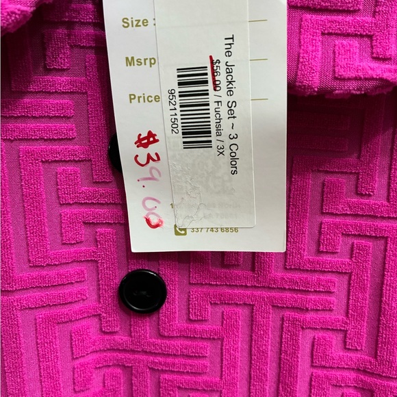 Vibrant Pink Textured Top with Buttons - Picture 2 of 4